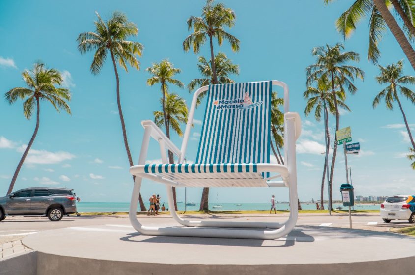 Cadeira de praia gigante gerou engajamento do público. Foto: Reprodução/Acervo pessoal