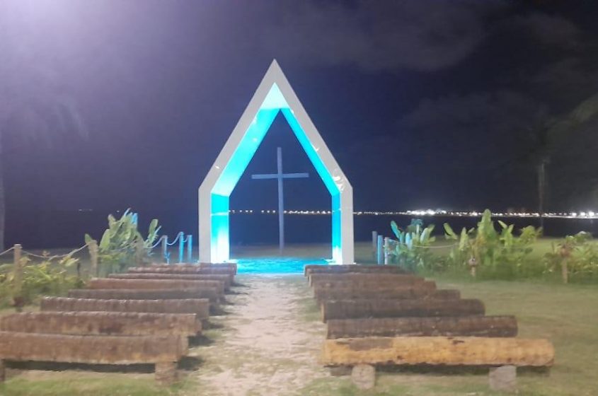 Capelinha de Jaraguá também está iluminada na cor azul para alertar sobre a prevenção e cuidados com o câncer colorretal. Foto: Secom Maceió