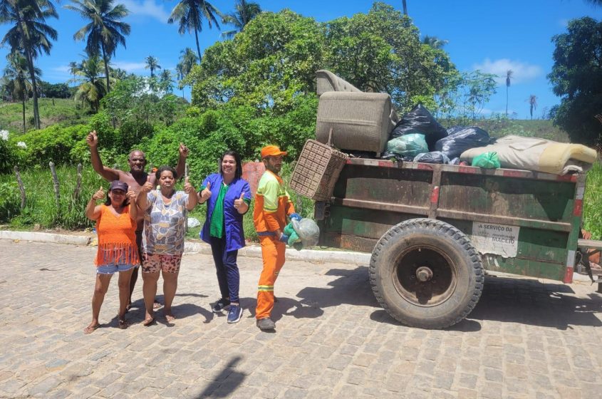 Moradores aprovam ação de limpeza no local. Foto: Ascom Sudes