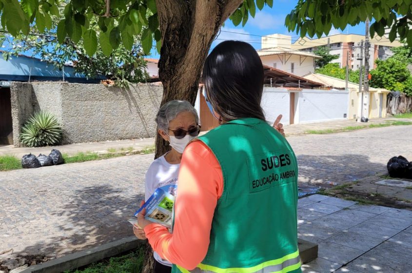 População da Jatiúca recebeu orientações sobre cuidados com o meio ambiente. Foto: Ascom Sudes