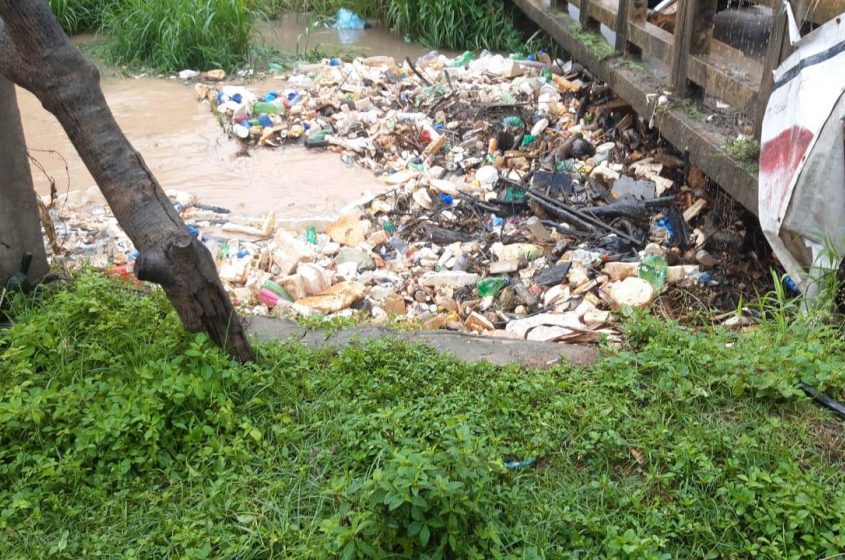 Local ainda é alvo constante de descarte irregular de resíduos. Foto: Ascom Sudes