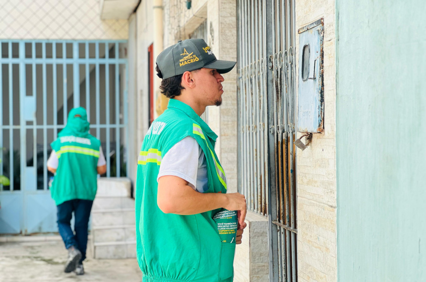 Fiscalização percorreu estabelecimentos em ruas e avenidas do bairro. Foto: Crystália Tavares/Ascom Alurb