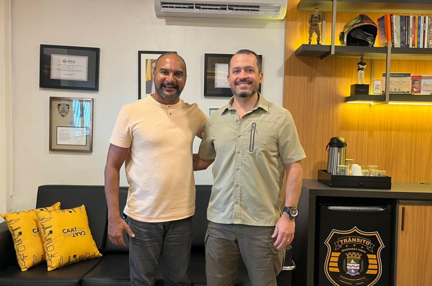 José André encontrou com o diretor-presidente do DMTT, André Costa, e agradeceu pelo do edital de novas vagas. Foto: Ascom DMTT