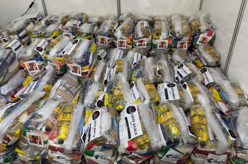 Quase 4 toneladas de alimento para quem precisa