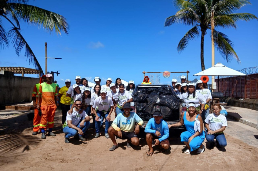Mutirão teve a participação de moradores, educadores ambientais e garis. Foto: Tháchyna Lorena/Ascom Alurb