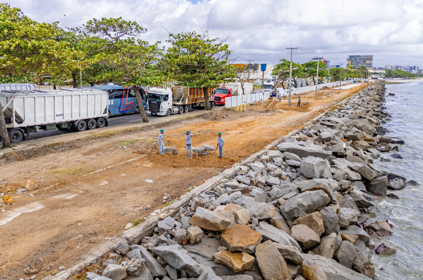 A obra já avançou em fases importantes, como terraplenagem, drenagem, execução de calçadas e paisagismo. Foto: Itawi Albuquerque