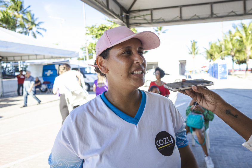 Vendedora Natália Alves Quintela vende caldinhos com sabor especial. Foto: Felipe Sóstenes/Secom Maceió