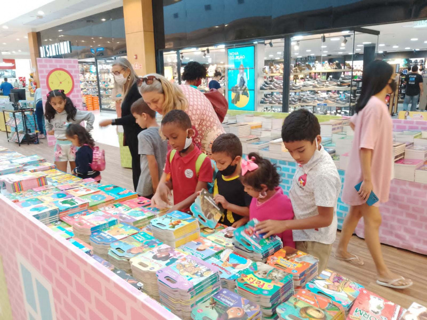 Crianças conheceram livraria montada no shopping.. Foto: cortesia