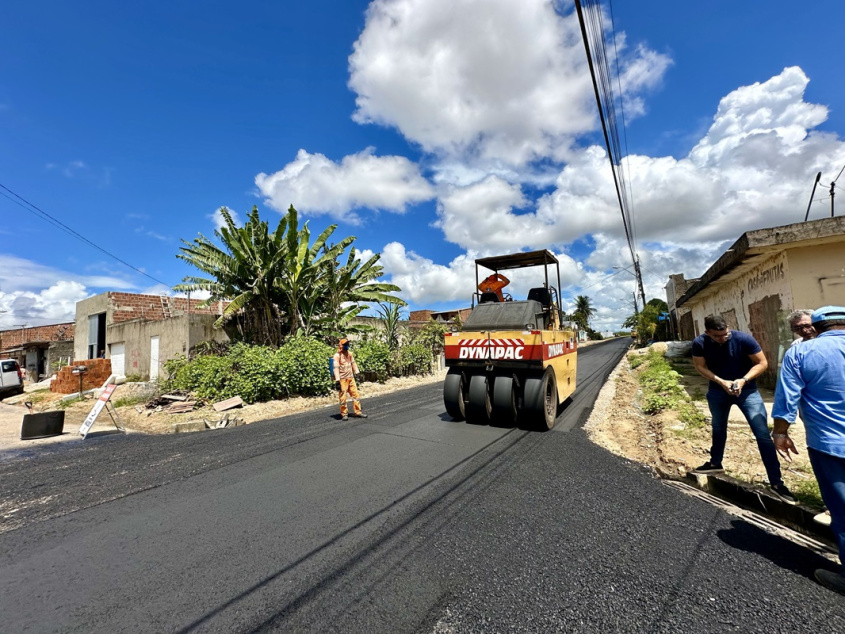 Rua Florêncio de Abreu está recebendo obras de pavimentação. Foto: Kailhane Amorim/ Ascom Seminfra