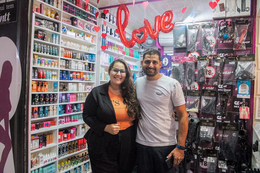 Permissionária aposta na comercialização de produtos para casais no Dia dos Namorados (Foto: Bárbara Wanderley/Secom Maceió)