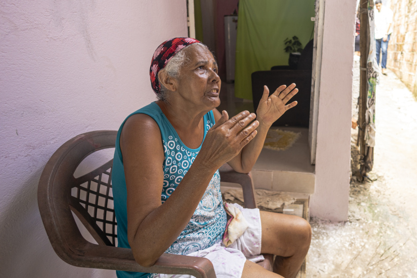 Dona Cícera, moradora da grota de Ouro Preto. Foto: Felipe Sóstenes/ Secom Maceió
