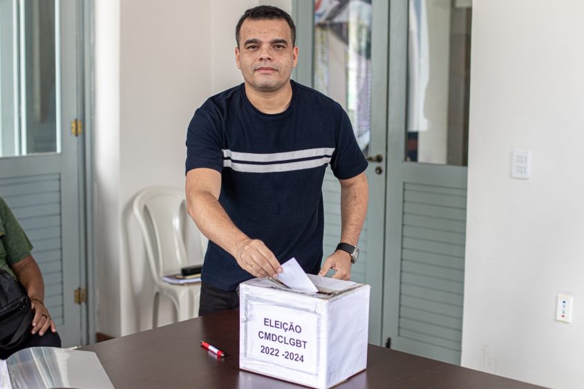 Representante da Rede Gay do Brasil, Dino Alves, participou da eleições do Conselho Municipal. Foto: Célio Junior/Secom Maceió