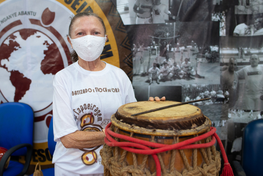 Tereza Maria está há dois anos praticando capoeira na sede do Cras Pintaguinha. Foto: Juliete Santos/Secom Maceió
