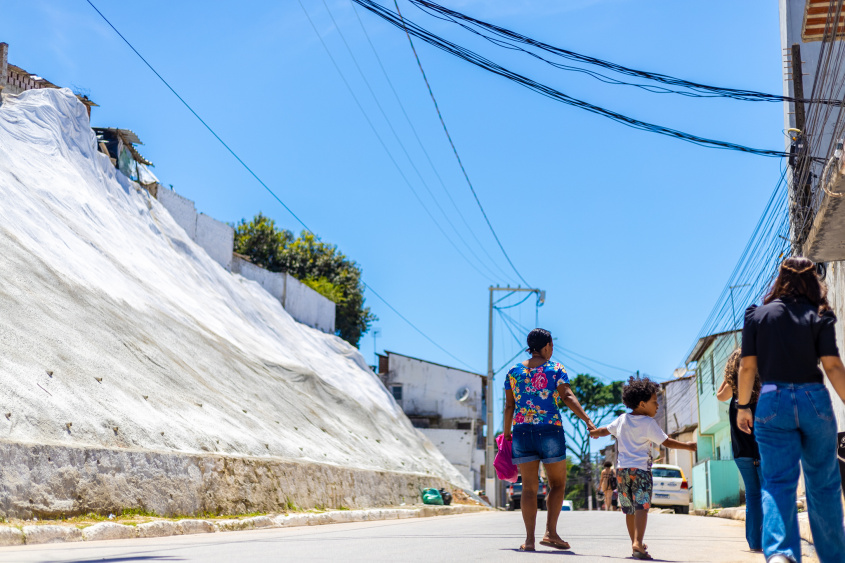 Encosta protegida em Cruz das Almas acabou com o medo da população. Foto: Felipe Sóstenes