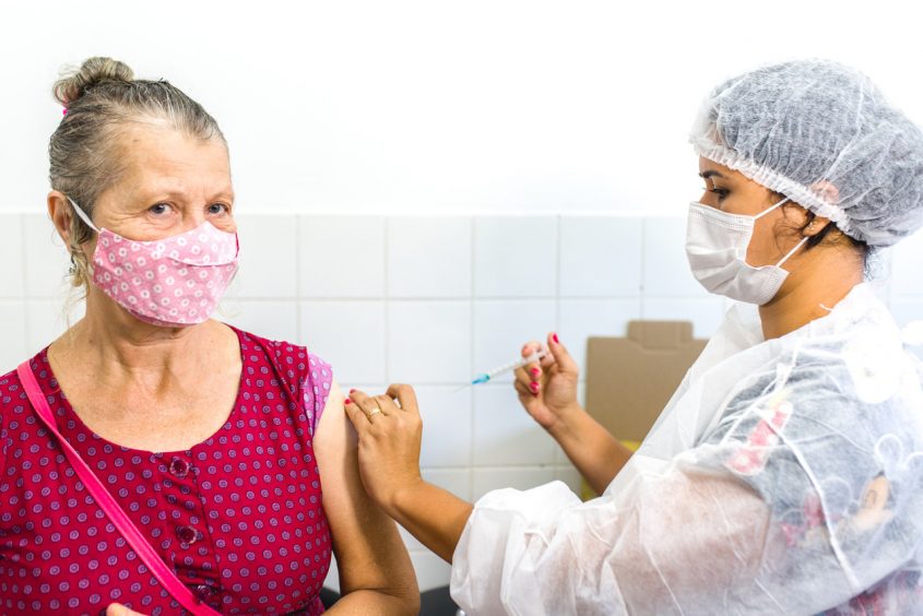 Aposentada, Maria do Carmo Rodrigues, tomou vacina contra a Influenza. Foto: Gabriel Moreira/Secom Maceió
