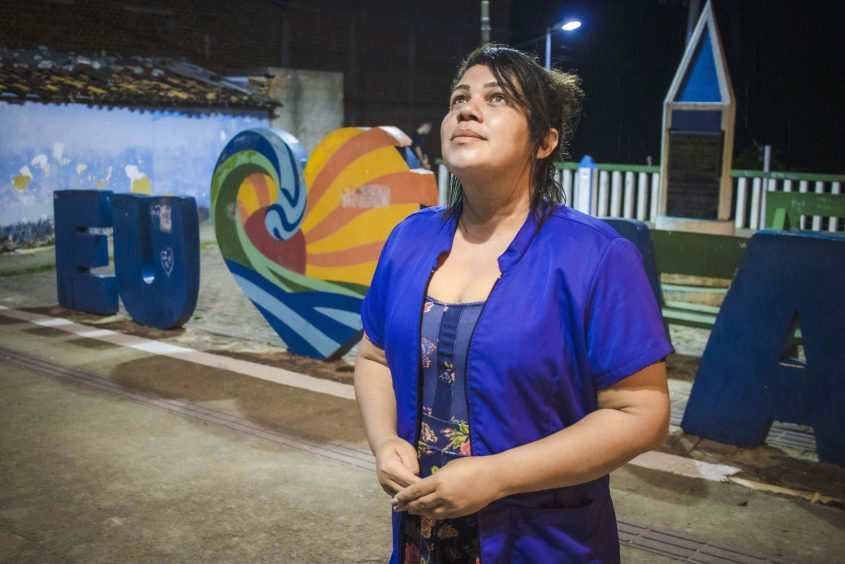 Dália Pontes atua há 17 anos como líder comunitária de Ipioca. Foto: Matheus Alves/Ascom Sima
