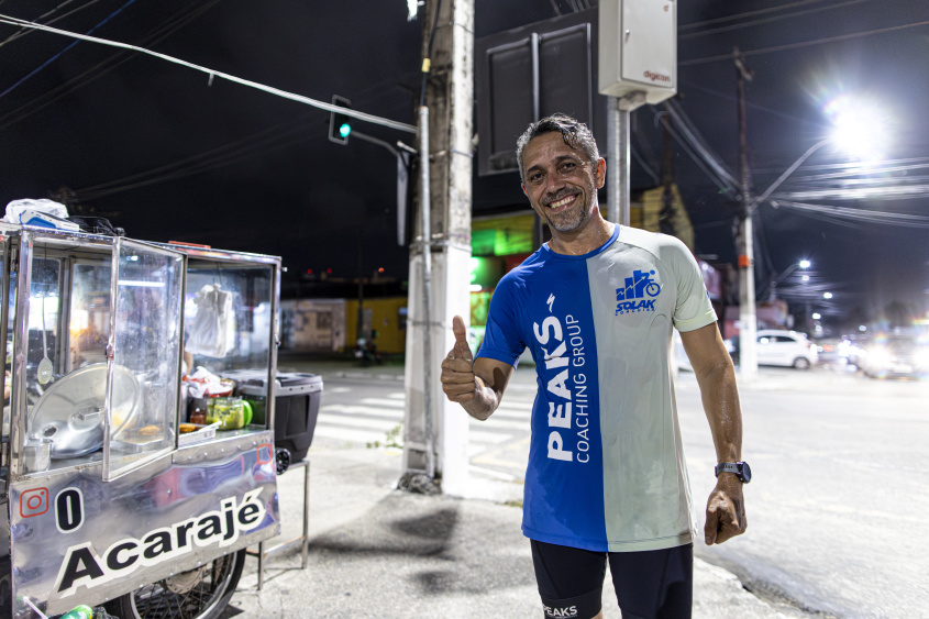 Gestor de frotas e corredor de rua, José Brandão comemora segurança viária trazida pela nova iluminação. Foto: Célio Júnior/Ascom Ilumina