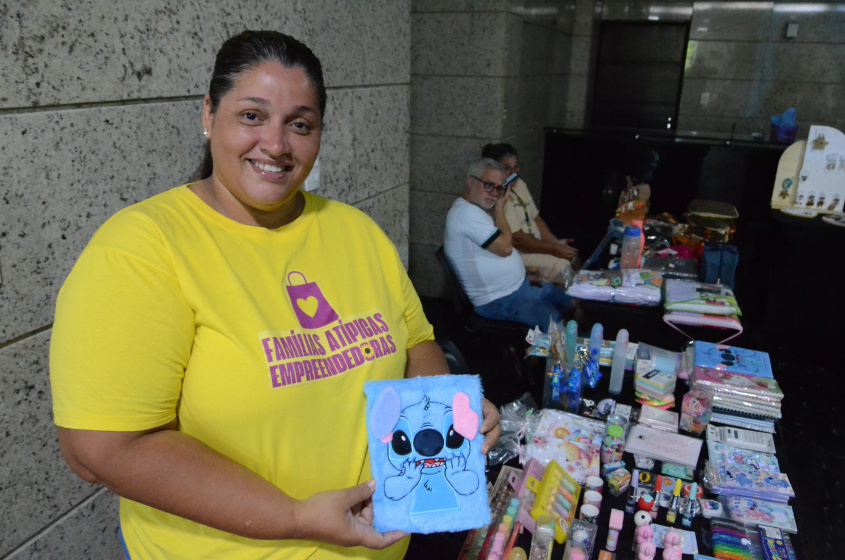 Dijanira Emanuele vende produtos para renda extra. Foto: Beto Macário/ Secom Maceió