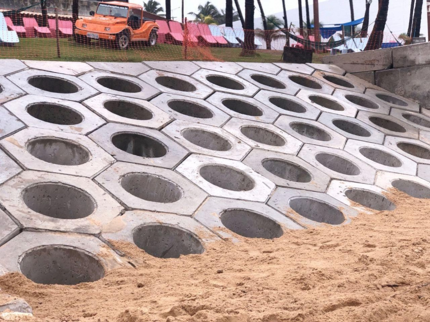 Anéis hexagonais absorverão a água do mar, retendo a areia e dissipando o impacto das ondas. Foto: Divulgação