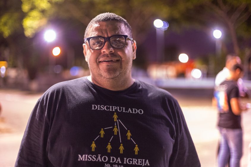 Joilson Machado, morador do Graciliano Ramos, comemorou reforço na iluminação. Foto: Itawi Albuquerque/Secom Maceió