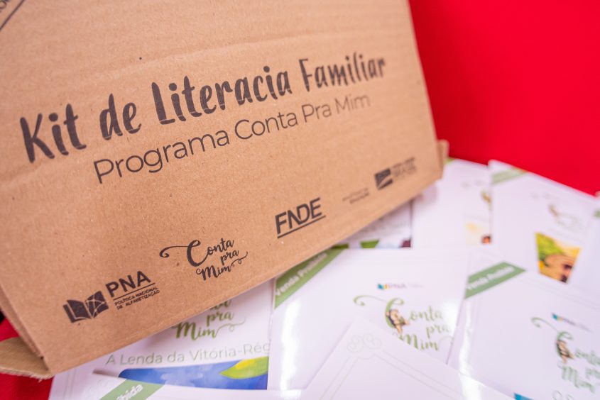 Cada kit é composto por 20 livros infantis. Foto: Itawi Albuquerque/Secom Maceió