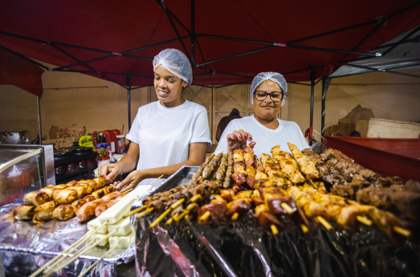 Os ambulantes que desejarem concorrer às vagas internas devem comprovar participação em pelo menos dois dos últimos três grandes eventos. Foto: Jonathan Lins / Secom Maceió