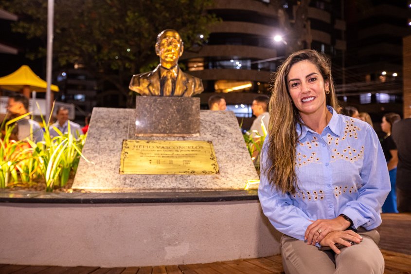 Empresária Adriana Vasconcelos durante a Inauguração da praça do seu avô Hélio Vasconcelos. Foto: Itawi Albuquerque