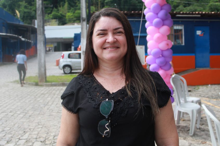 Técnica do setor da EJAI, Corina Macário contou que se sentiu valorizada com a homenagem. Foto: Jamerson Soares/Ascom Semed