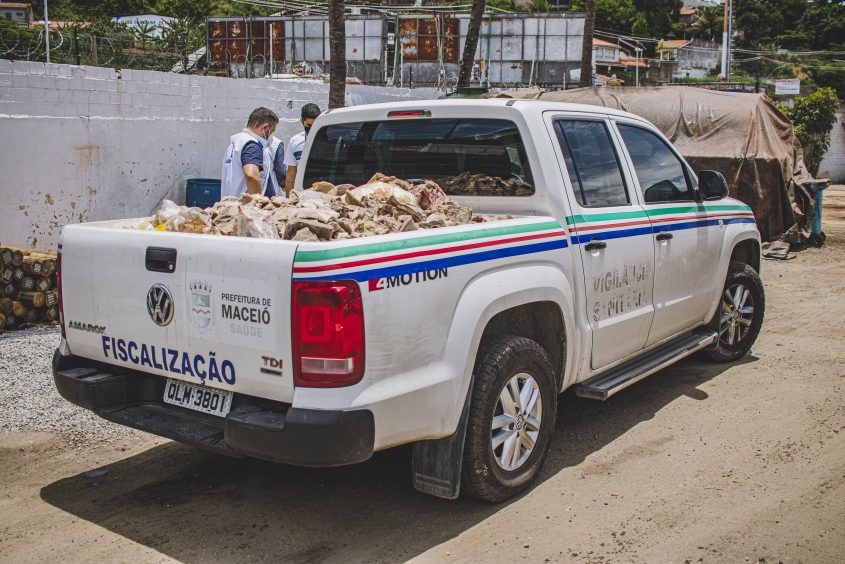 Os produtos apreendidos foram descartados no aterro sanitário de Maceió. Foto: Matheus Alves / Ascom Semscs