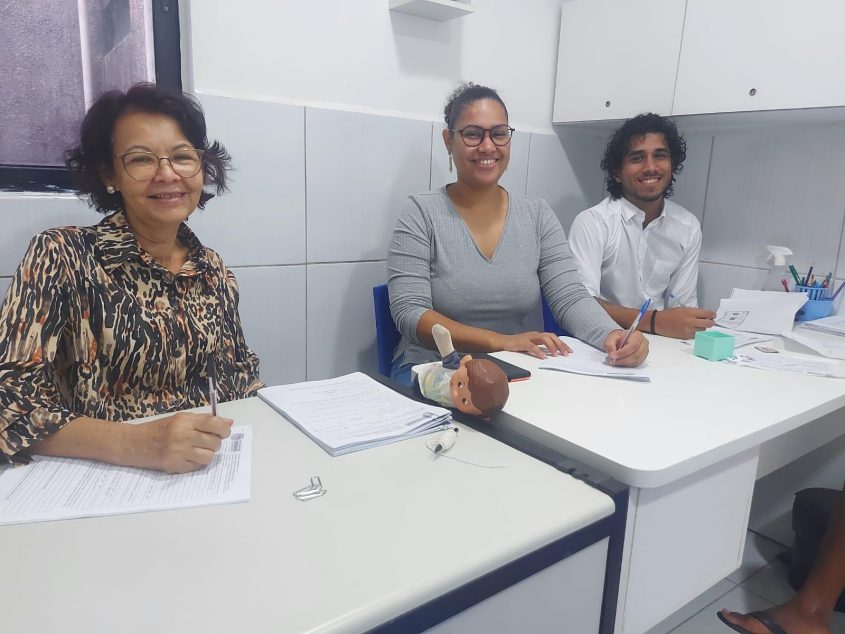 Servidores da Semas recolheram dados para a emissão de novas Carteiras de Identificação do Autista. Foto: Luiz Felipe Pimentel (estagiário)/Ascom Semas