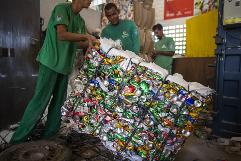 Cooperativas auxiliam no recolhimento de resíduos. Foto: Alisson Frazão/ Secom Maceió