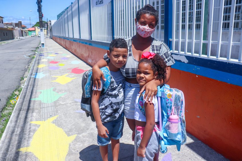 Jessiara e seus filhos. Foto: Pedro Farias (estagiário)/Ascom Semed
