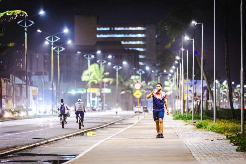 Modernização do parque de iluminação pública beneficia população de Maceió. Foto: Jonathan Lins/Secom Maceió