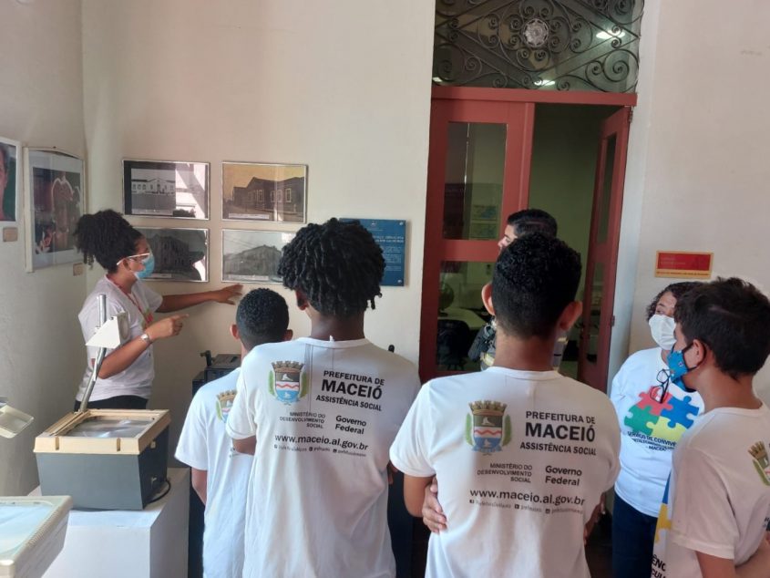 Crianças participaram da visitação ao museu e puderam conhecer a história que o local guarda. Foto: Luiz Felipe Pimentel (estagiário)/ Ascom Semas