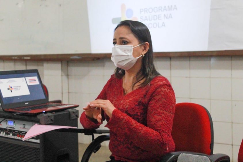 Adriana Araújo informou todos os princípios do Programa Saúde nas Escolas. Foto: Lílian Santos (estagiaria)/Ascom Semed