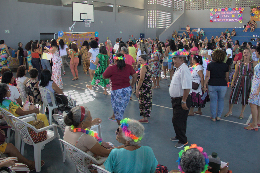 Baile realizado com os idosos contempla as atividades propostas pela Semas. Foto: Deisy Nascimento/Lar São Domingos