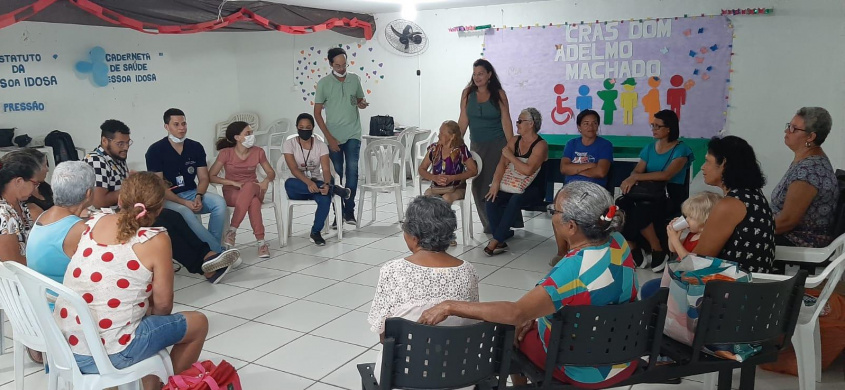 As mulheres também são acompanhadas pela equipe de residentes da Uncisal. Foto: Cras Dom Adelmo Machado.