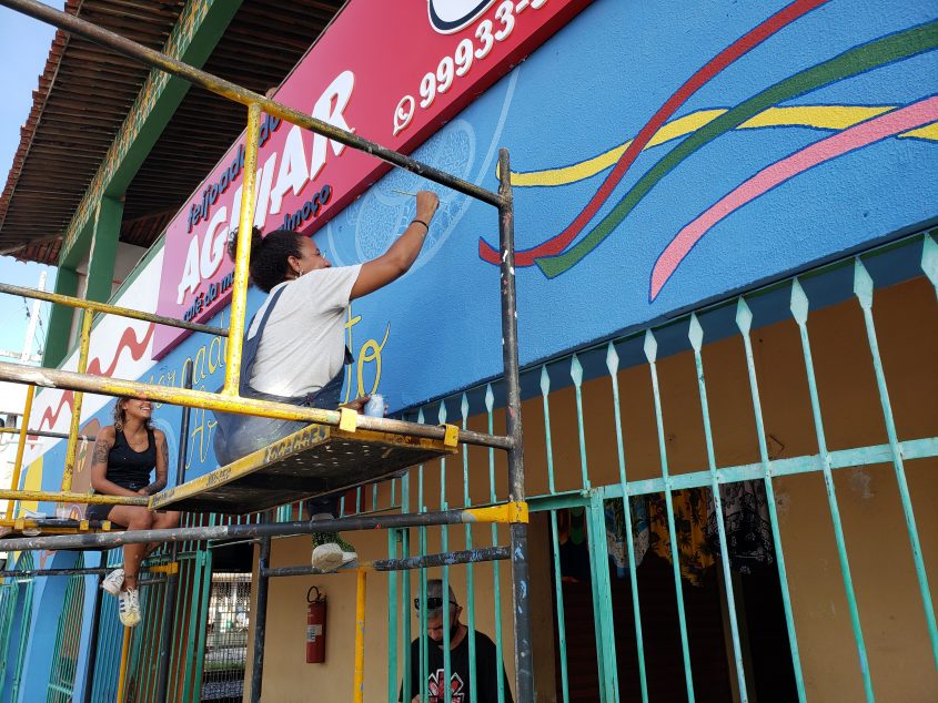 Artistas maceioenses transformam fachada do Mercado do Artesanato em telas. Foto: Ascom Semtabes
