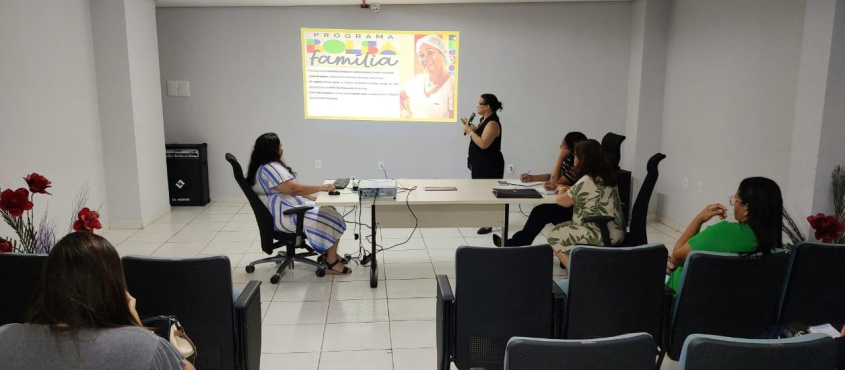 Assistentes sociais aprenderam detalhes do programa Bolsa Família. Foto: Ascom Semdes