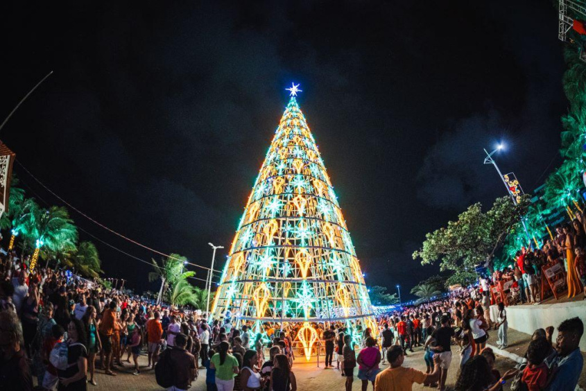 A abertura do Natal de Todos Nós levou milhares de pessoas à orla da Ponta Verde. Foto: Arquivo/Secom