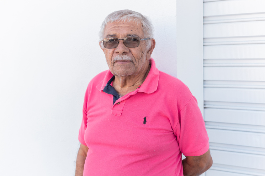 Mário Jorge tem uma eletrônica em frente à Praça Moleque Namorador há 25 anos.  Foto: Victor Vercant / Secom Maceió