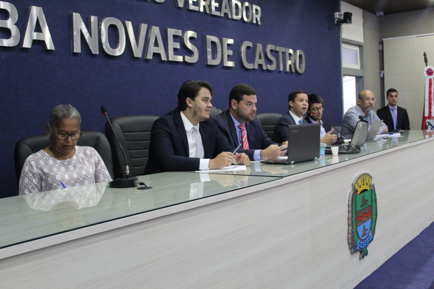 Mesa foi composta por representantes da Prefeitura de Maceió e do poder legislativo municipal. Foto: Ascom Semec