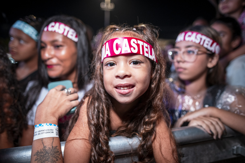 A pequena Daniela curtiu o show ao lado da mãe e irmã Foto: Alisson Frazão/Secom