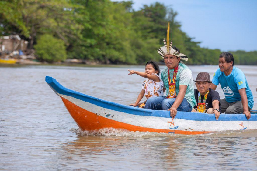 Famílias venezuelanas conhecem pontos de pesca na Lagoa Mundaú. Foto: Itawi Albuquerque/Secom Maceió