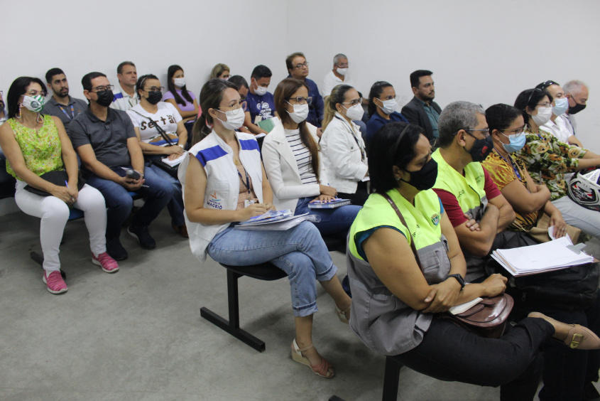 Palestra abordou tópicos como a legislação e a desburocratização no setor público. Foto: Lavinia Oliveira / Ascom Semec
