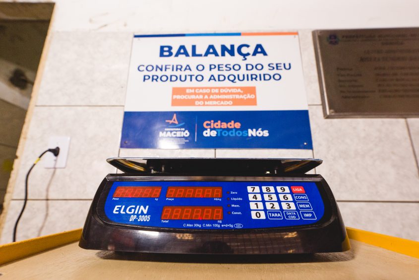 Balanças estão instaladas em cinco mercados públicos da capital. Foto: Gabriel Moreira/Secom Maceió)