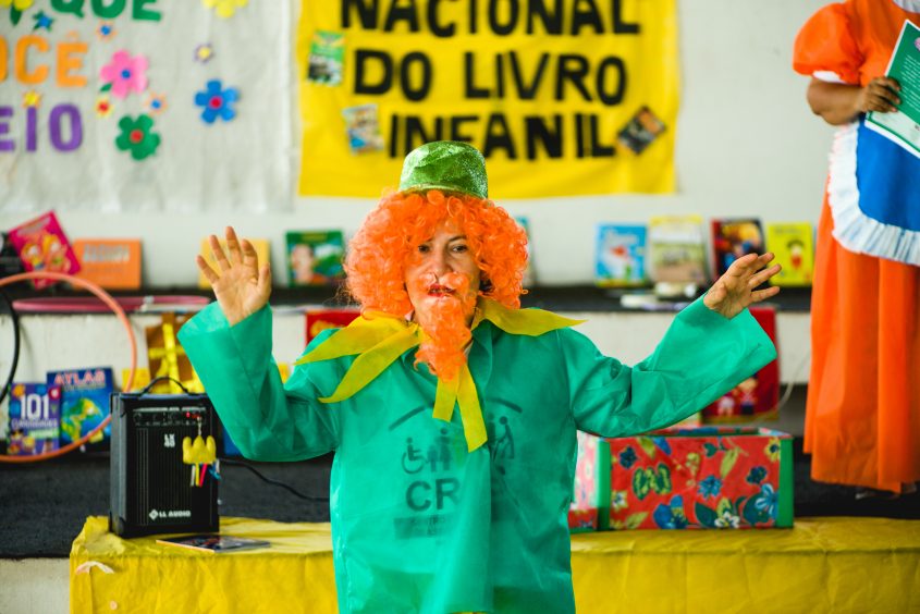 A social educator dressed as Sabugosa Viscount.  Photo: Gabriel Morera / Secam Macio