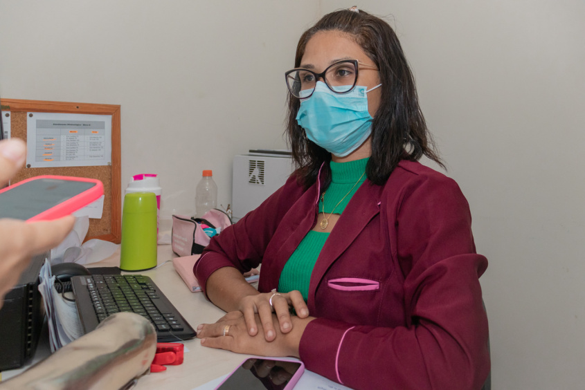 Diretora do bloco de oftalmologia do Pam Salgadinho ressalta cuidados com a saúde dos olhos dos estudantes. Foto: Victor Vercant/Ascom SMS