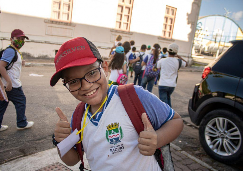 Matheus, 9 anos, curtiu o passeio com empolgação. Foto: Bárbara Wanderley/Secom Maceió
