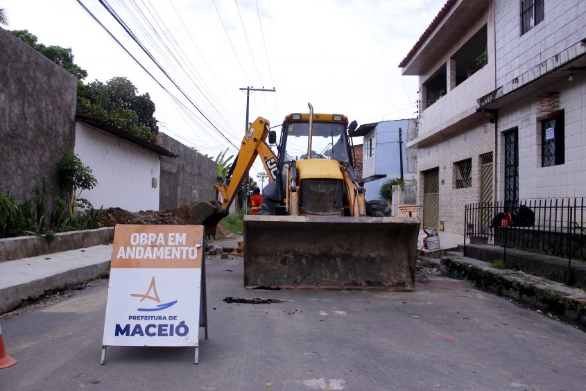 Rua do Triunfo segue interditada para realização do serviço. Foto: Wilma Andrade/Ascom Seminfra